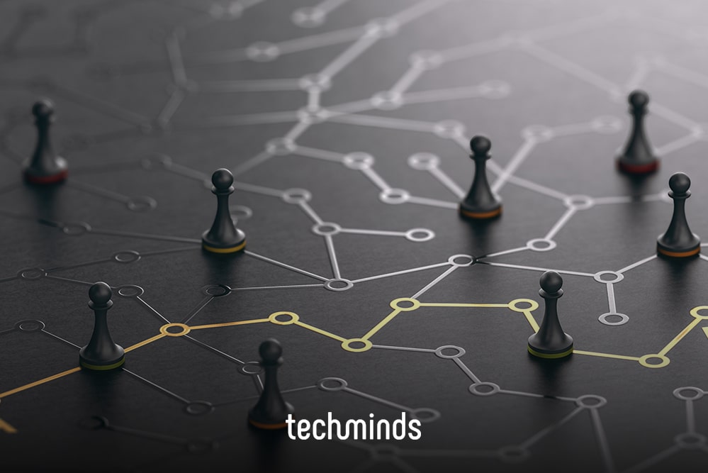 Schachfiguren durch ein leuchtendes Netzwerk verbunden, Jobprofil Solution Architect