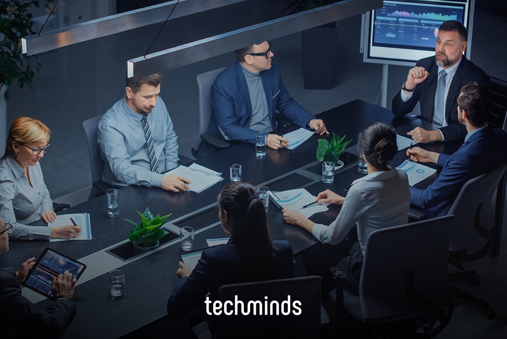 Teamleiter präsentiert dem IT-Team im Konferenzraum, Jobprofil Teamleiter IT