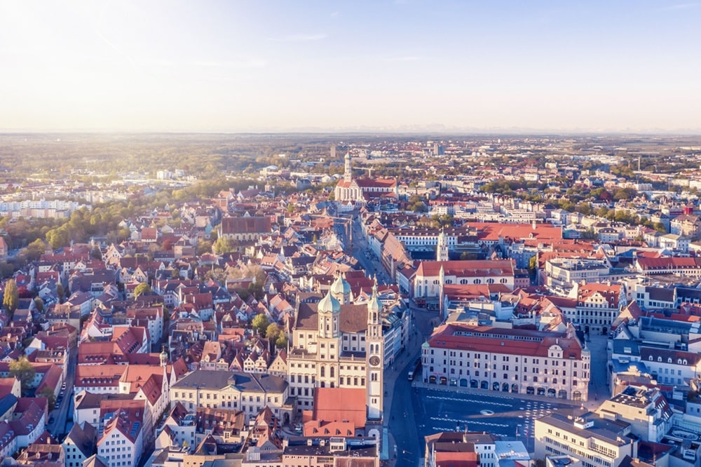 Blick auf das Stadtzentrum von Augsburg von oben.