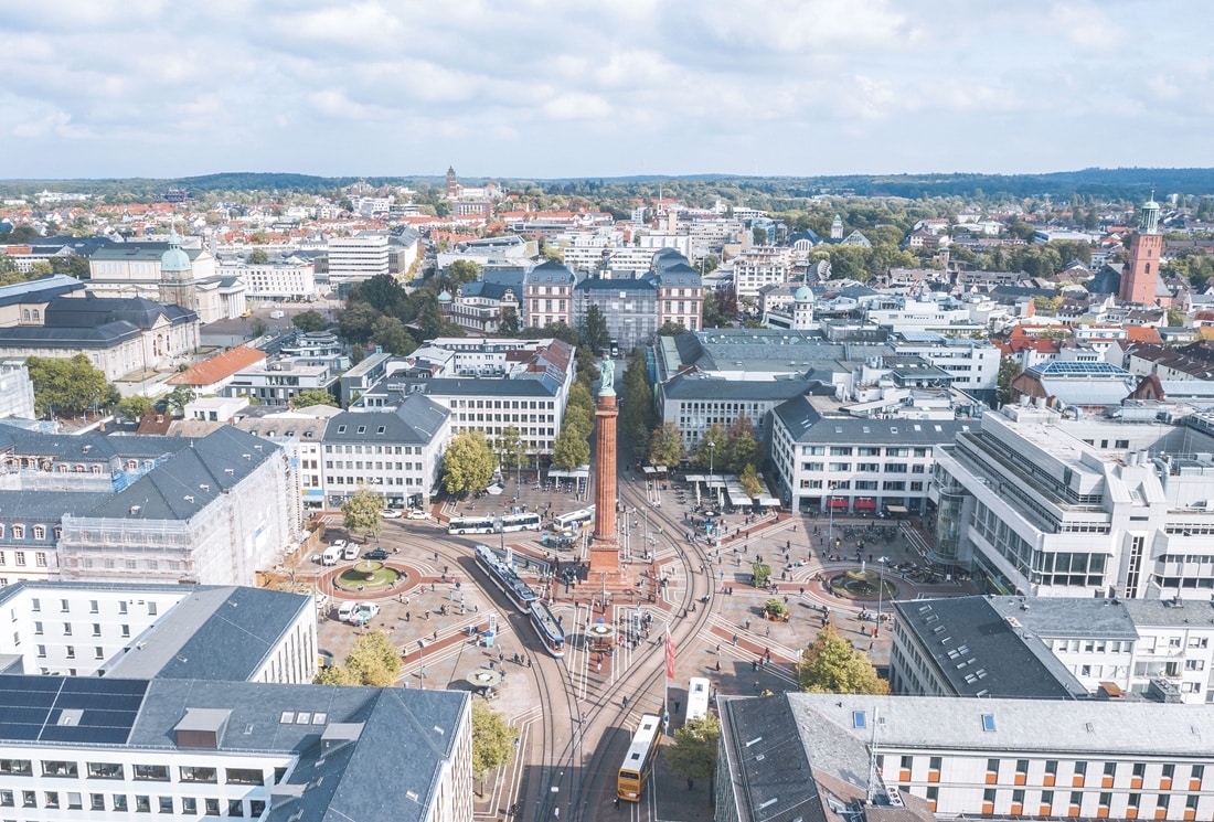Luftaufnahme der Darmstädter Innenstadt mit ihren Kirchtürmen