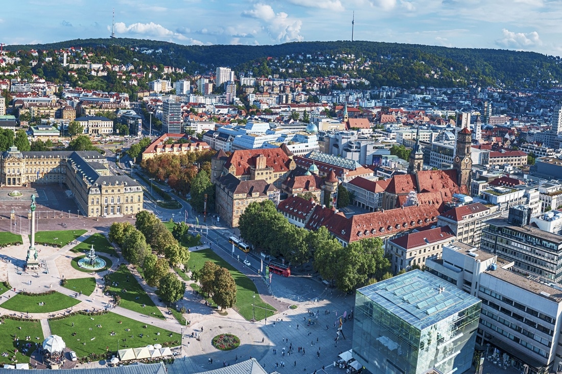 Luftaufnahme der Stuttgarter Innenstadt rund um den Schlossplatz
